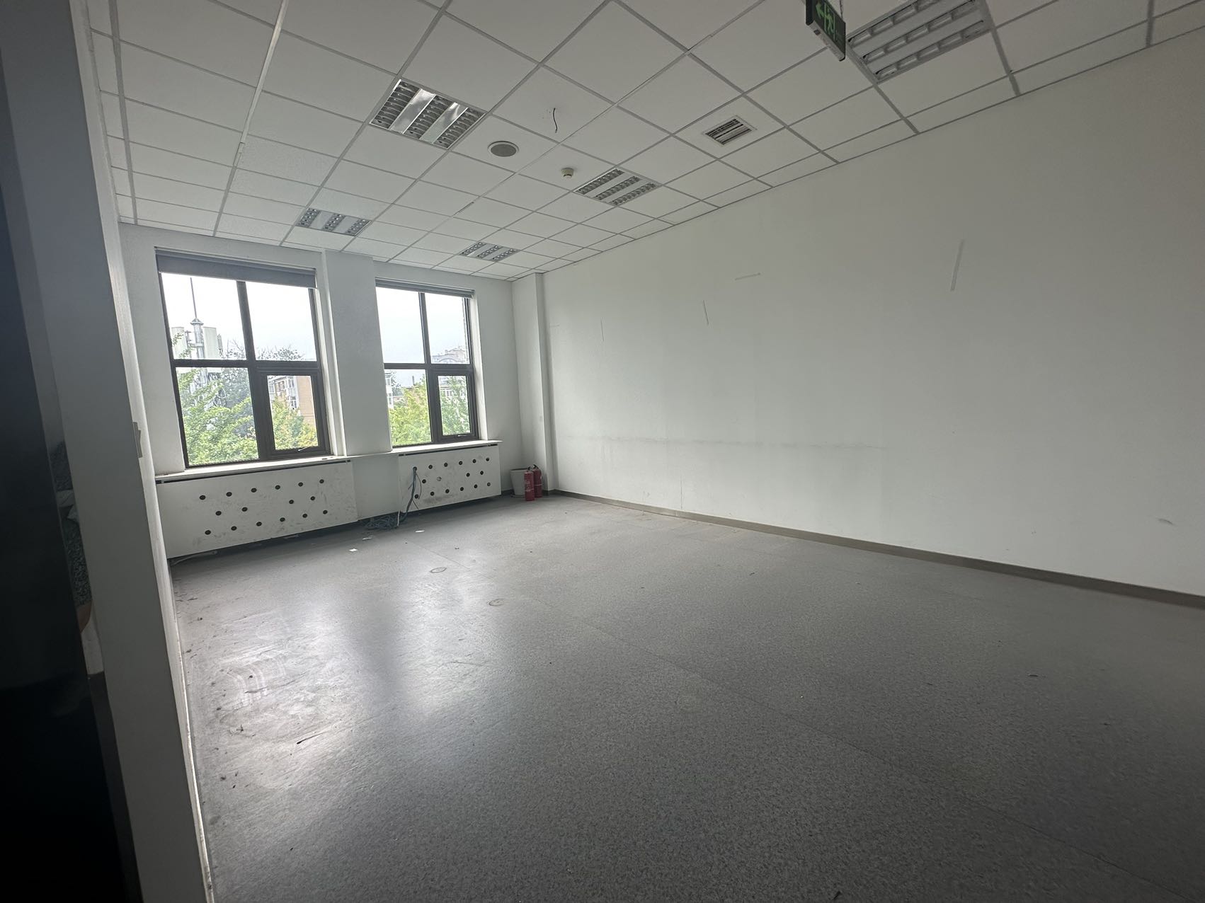 兆维工业园      270平米办公室   