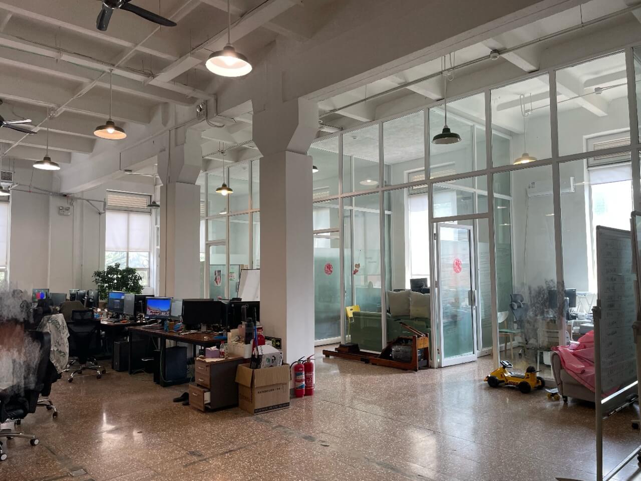 兆维工业园       1088平米办公室 